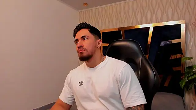 Snapshot of Brad_Summer chatting on 12/04/25, 05:12 Brad Summer online show from 12/04/25, 05:12