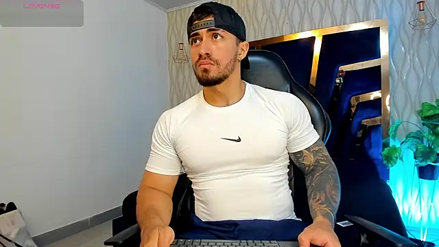 Snapshot of Brad_Summer chatting on 10/23/25, 05:22 Brad Summer online show from 10/23/25, 05:22