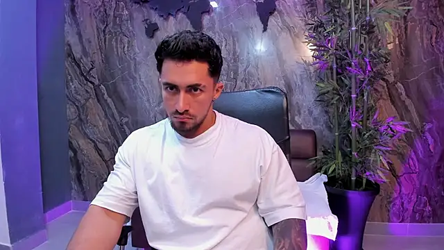 Snapshot of Brad_Summer chatting on 12/19/25, 05:59 Brad Summer online show from 12/19/25, 05:59