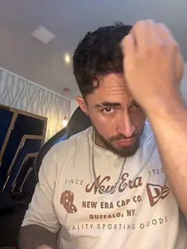 Snapshot of Brad_Summer chatting on 10/31/25, 05:31 Brad Summer online show from 10/31/25, 05:31