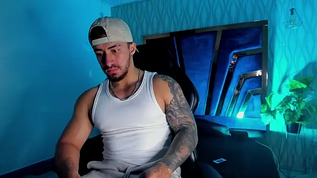 Snapshot of Brad_Summer chatting on 10/25/25, 05:24 Brad Summer online show from 10/25/25, 05:24