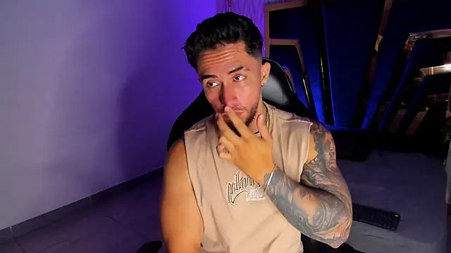 Snapshot of Brad_Summer chatting on 11/28/25, 05:35 Brad Summer online show from 11/28/25, 05:35