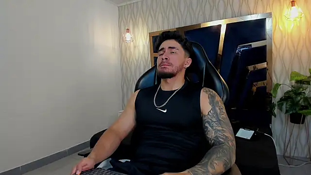 Snapshot of Brad_Summer chatting on 11/12/25, 05:17 Brad Summer online show from 11/12/25, 05:17