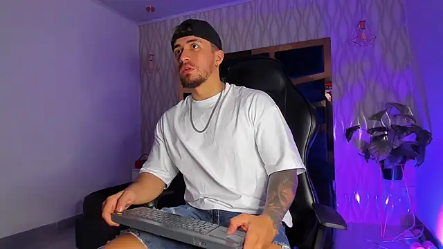 Snapshot of Brad_Summer chatting on 01/10/26, 05:30 Brad Summer online show from 01/10/26, 05:30