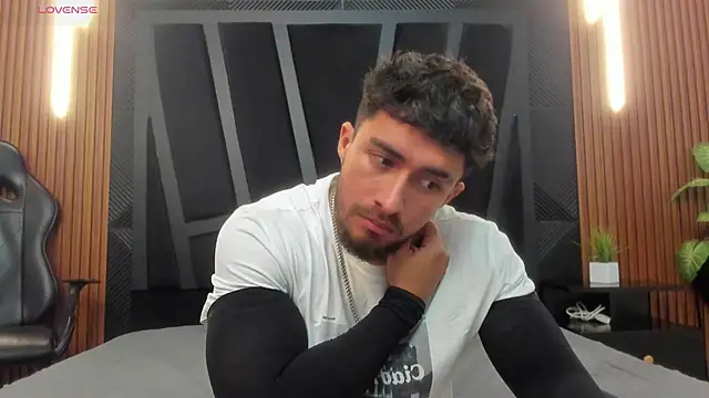 Snapshot of Brad_Summer chatting on 11/05/25, 05:16 Brad Summer online show from 11/05/25, 05:16