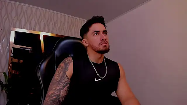 Snapshot of Brad_Summer chatting on 10/29/25, 05:12 Brad Summer online show from 10/29/25, 05:12