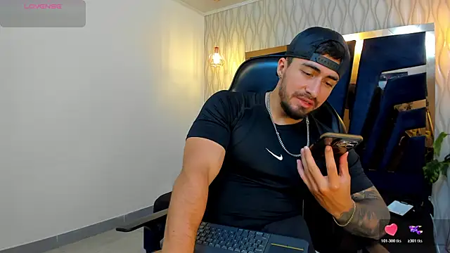 Snapshot of Brad_Summer chatting on 10/24/25, 05:34 Brad Summer online show from 10/24/25, 05:34