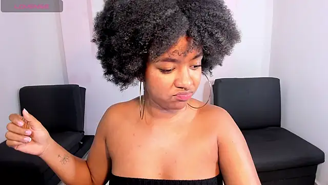 AishaHil online show from 01/30/25, 06:00