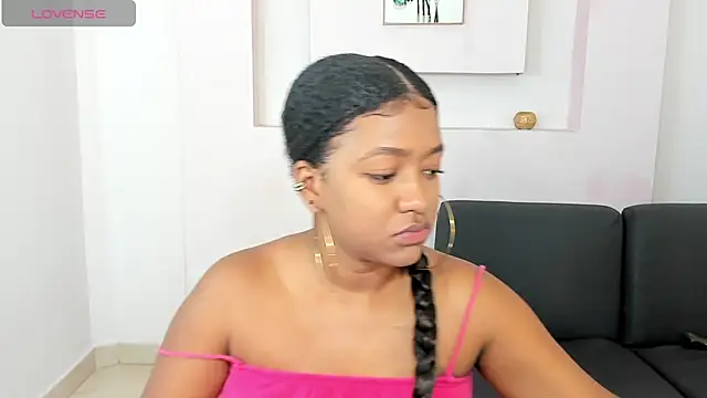 AishaHil online show from 02/01/25, 11:53