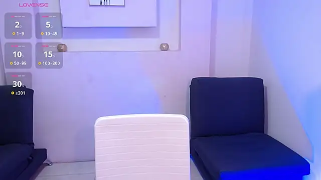 AishaHil online show from 02/11/25, 12:04