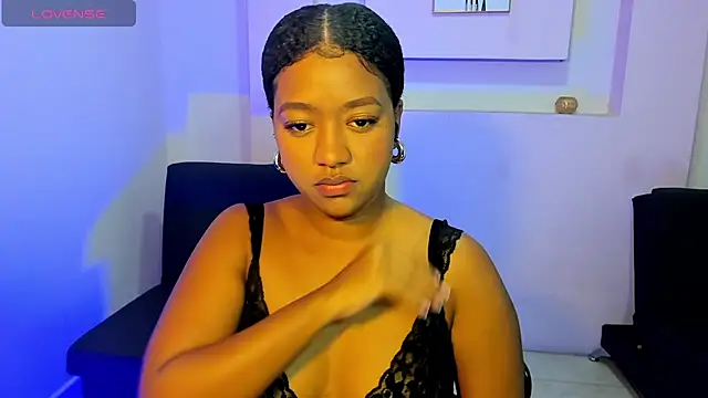 AishaHil online show from 02/02/25, 12:02