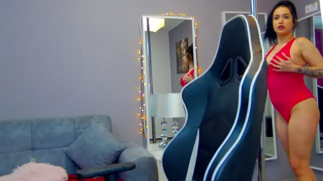 Eva Lovvia  online show from 02/28/25, 07:25