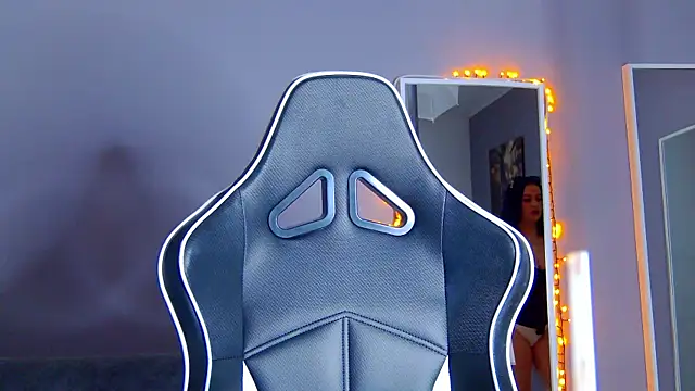 Eva Lovvia  online show from 03/06/25, 07:32