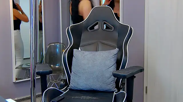 Eva Lovvia  online show from 03/10/25, 10:34