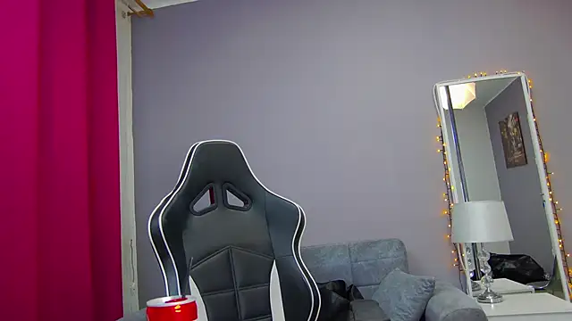 Eva Lovvia  online show from 02/17/25, 08:38