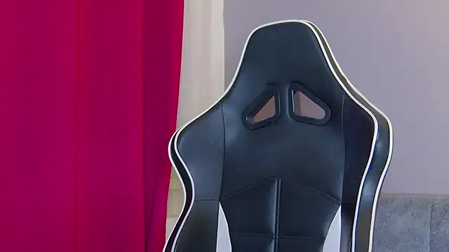 Eva Lovvia  online show from 02/11/25, 10:39