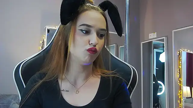 Eva Lovvia  online show from 01/23/25, 09:18