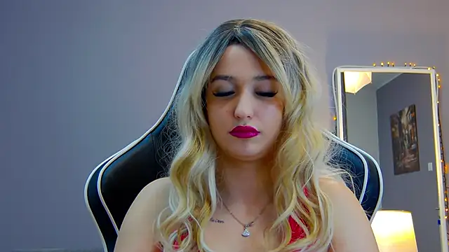 Eva Lovvia  online show from 03/14/25, 09:10