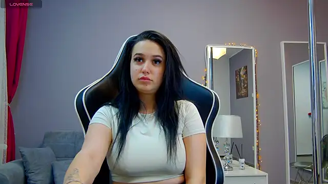 Eva Lovvia  online show from 03/20/25, 07:35