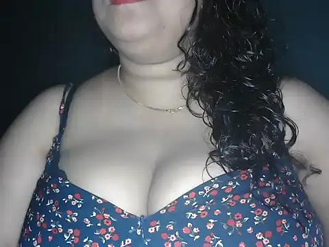 Snapshot of kissingcurvy chatting on 10/13/25, 07:10 kissingcurvy online show from 10/13/25, 07:10