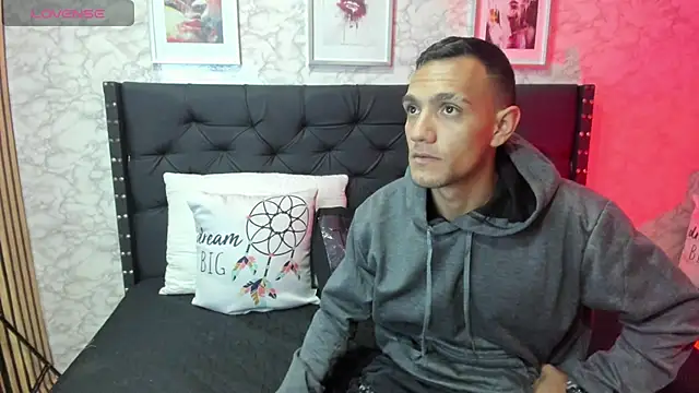 Snapshot of stefany_pablo1 chatting on 02/27/25, 12:34 stefany pablo1 online show from 02/27/25, 12:34