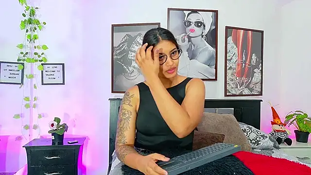 loretahorny online show from 02/27/26, 01:00