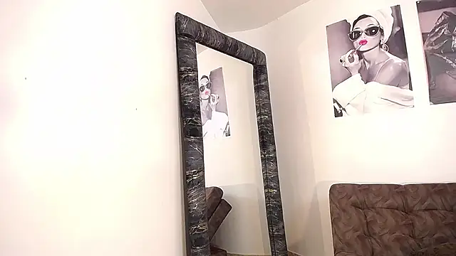 loretahorny online show from 09/09/25, 02:15