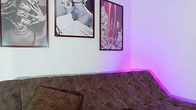 loretahorny online show from 02/09/26, 01:20