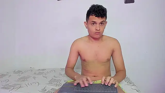 CoupleTwink12 online show from 04/17/26, 09:50