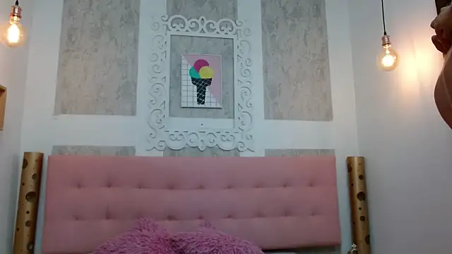 ambercooper05 online show from 02/14/25, 11:31