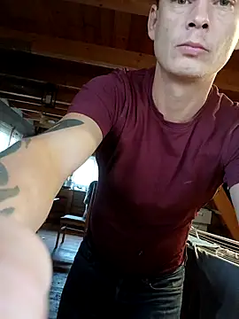 Snapshot of EngagingEvidence25 chatting on 11/02/25, 12:43 EngagingEvidence25 online show from 11/02/25, 12:43