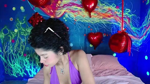 Snapshot of lucie_petite chatting on 09/20/25, 06:46 lucie petite online show from 09/20/25, 06:46