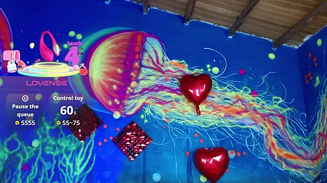 Snapshot of lucie_petite chatting on 09/26/25, 06:15 lucie petite online show from 09/26/25, 06:15