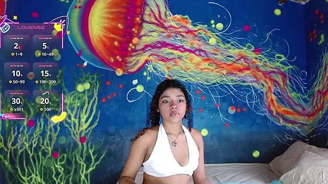 Snapshot of lucie_petite chatting on 10/04/25, 06:20 lucie petite online show from 10/04/25, 06:20