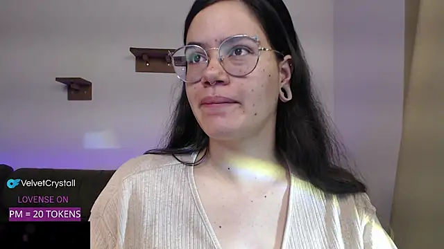 crystalll room online show from 11/08/25, 04:16