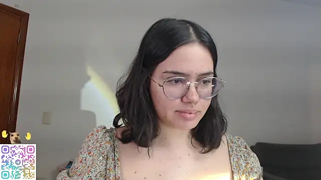 Snapshot of crystalll_room chatting on 07/06/26, 01:56 crystalll room online show from 07/06/26, 01:56