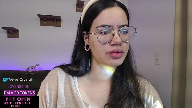 crystalll room online show from 10/26/25, 07:31