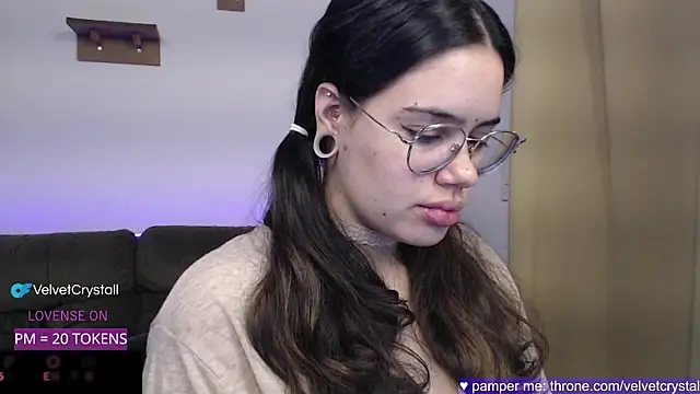 crystalll room online show from 11/28/25, 01:39