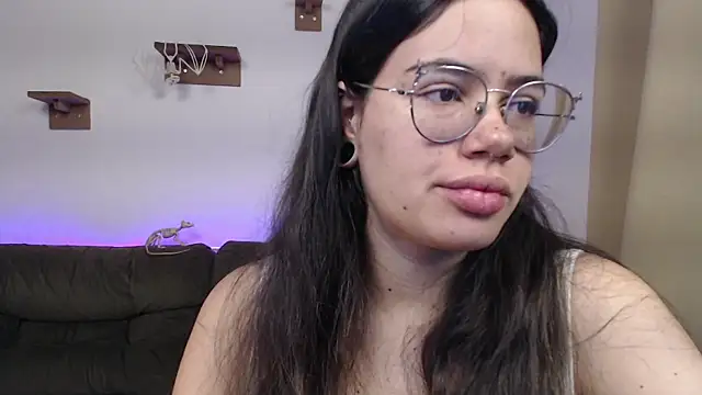 crystalll room online show from 10/28/25, 06:01