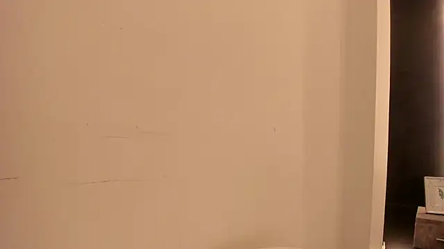 Snapshot of Alahiaa_ chatting on 10/19/25, 04:37 Alahiaa online show from 10/19/25, 04:37