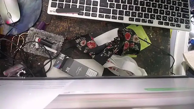 jazmin mature  online show from 10/28/25, 12:59