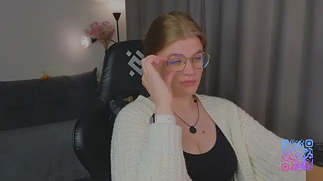 Snapshot of _JessieVibes chatting on 06/23/26, 02:37 JessieVibes online show from 06/23/26, 02:37
