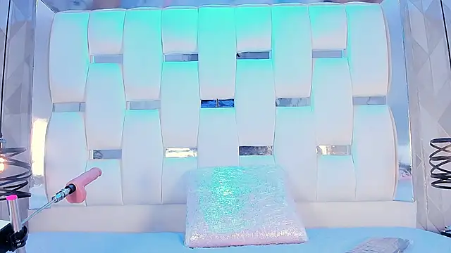 BriannaRoses online show from 10/24/25, 09:47