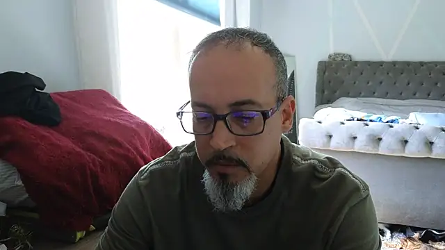 Snapshot of TheConfidentialClub chatting on 02/13/25, 05:44 TheConfidentialClub online show from 02/13/25, 05:44