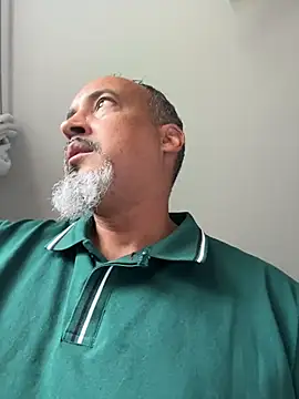 Snapshot of TheConfidentialClub chatting on 09/30/25, 04:35 TheConfidentialClub online show from 09/30/25, 04:35