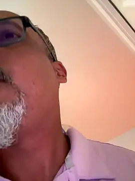 Snapshot of TheConfidentialClub chatting on 09/25/25, 04:40 TheConfidentialClub online show from 09/25/25, 04:40