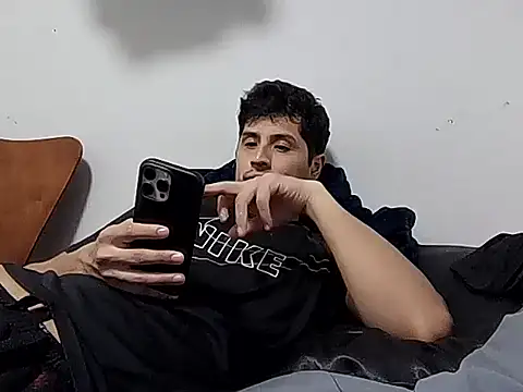 PerroDemonioHot online show from 12/22/25, 12:44