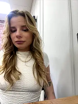 Snapshot of LanaSparks chatting on 10/10/25, 04:13 LanaSparks online show from 10/10/25, 04:13