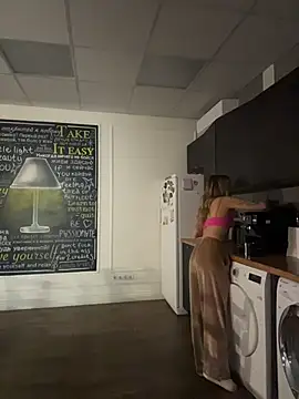 Snapshot of LanaSparks chatting on 12/14/25, 04:29 LanaSparks online show from 12/14/25, 04:29