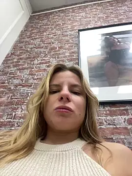 Snapshot of LanaSparks chatting on 09/30/25, 04:07 LanaSparks online show from 09/30/25, 04:07